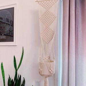 Macrame plant hanger