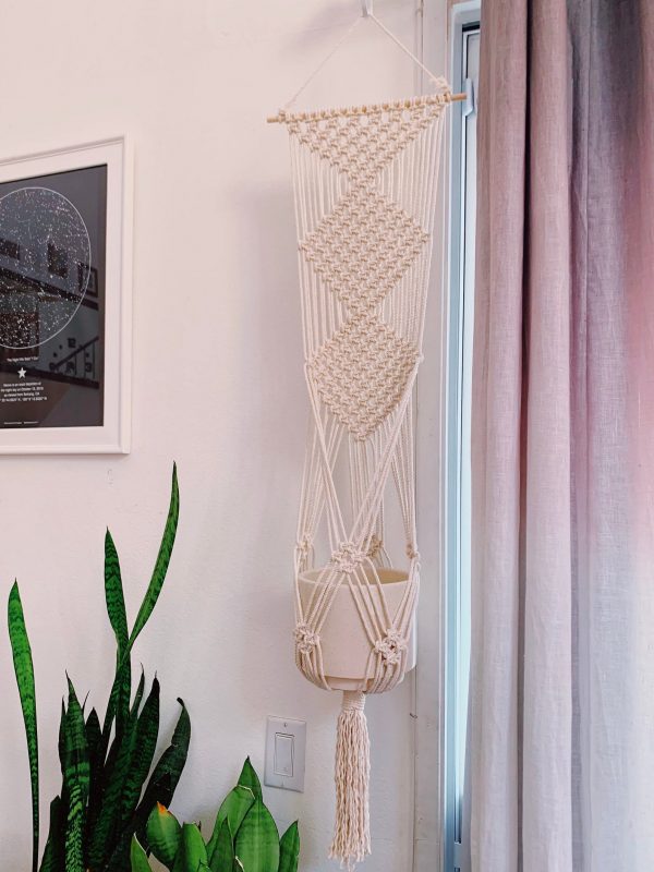 Macrame plant hanger