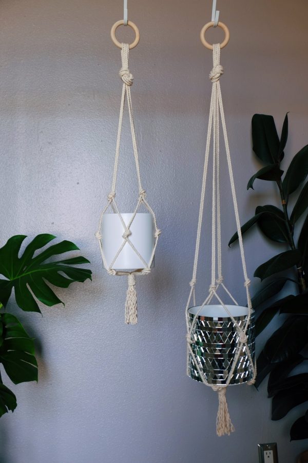 Macrame plant hanger