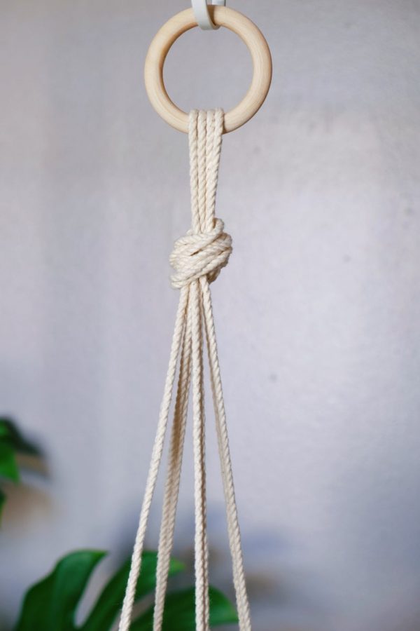 Macrame plant hanger