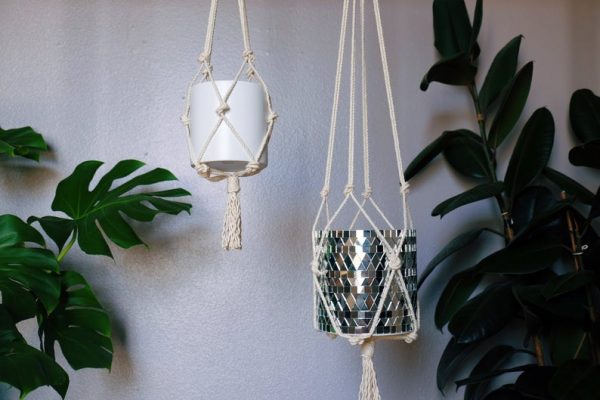 Macrame plant hanger